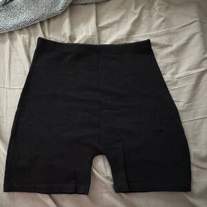 BRANDY MELVILLE BIKER SHORTS
